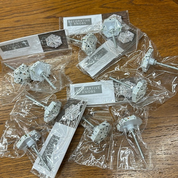 NWT, 5 quantity drawer pulls, colorful speckle, paintable. - Picture 1 of 6